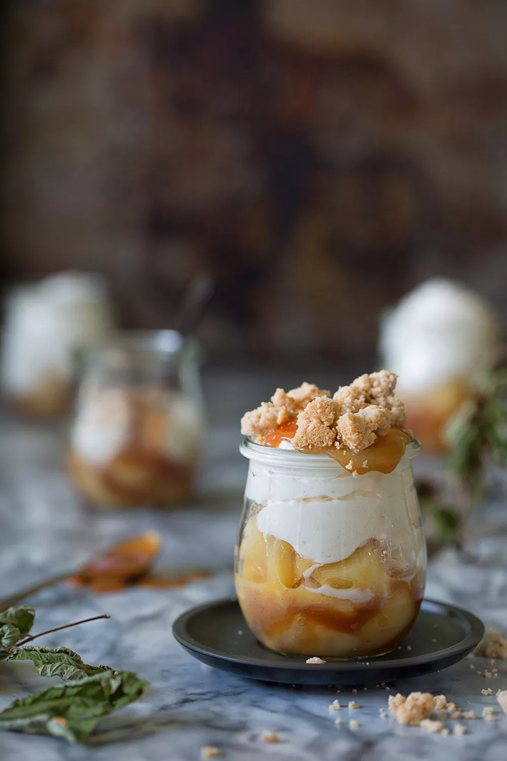 Apfel-Karamell Trifle mit Cashew-Crumble