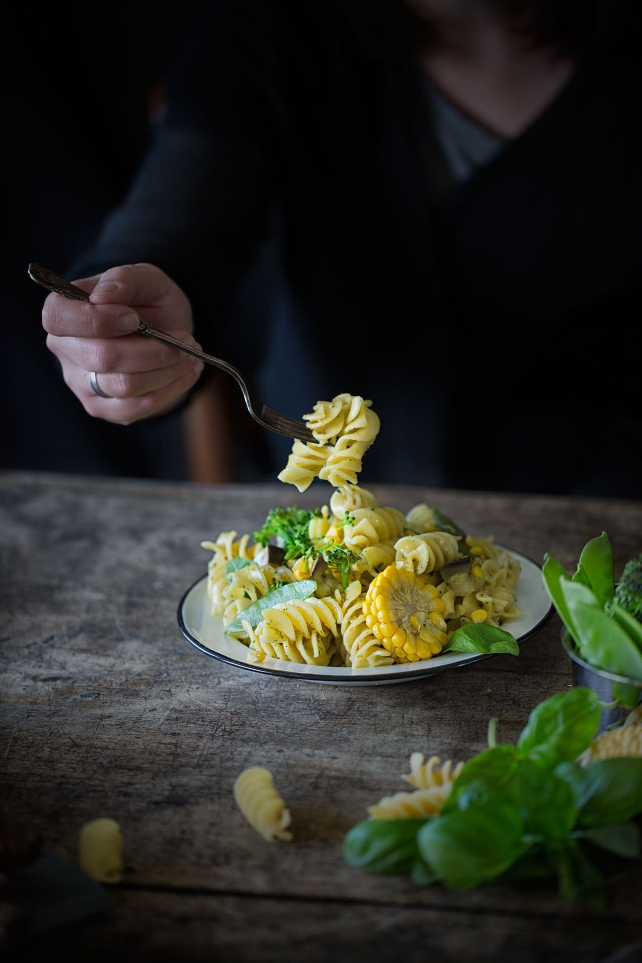 Pasta in Pistazien-Salbei Butter mit Gartengemüse – Edeka Selection ...