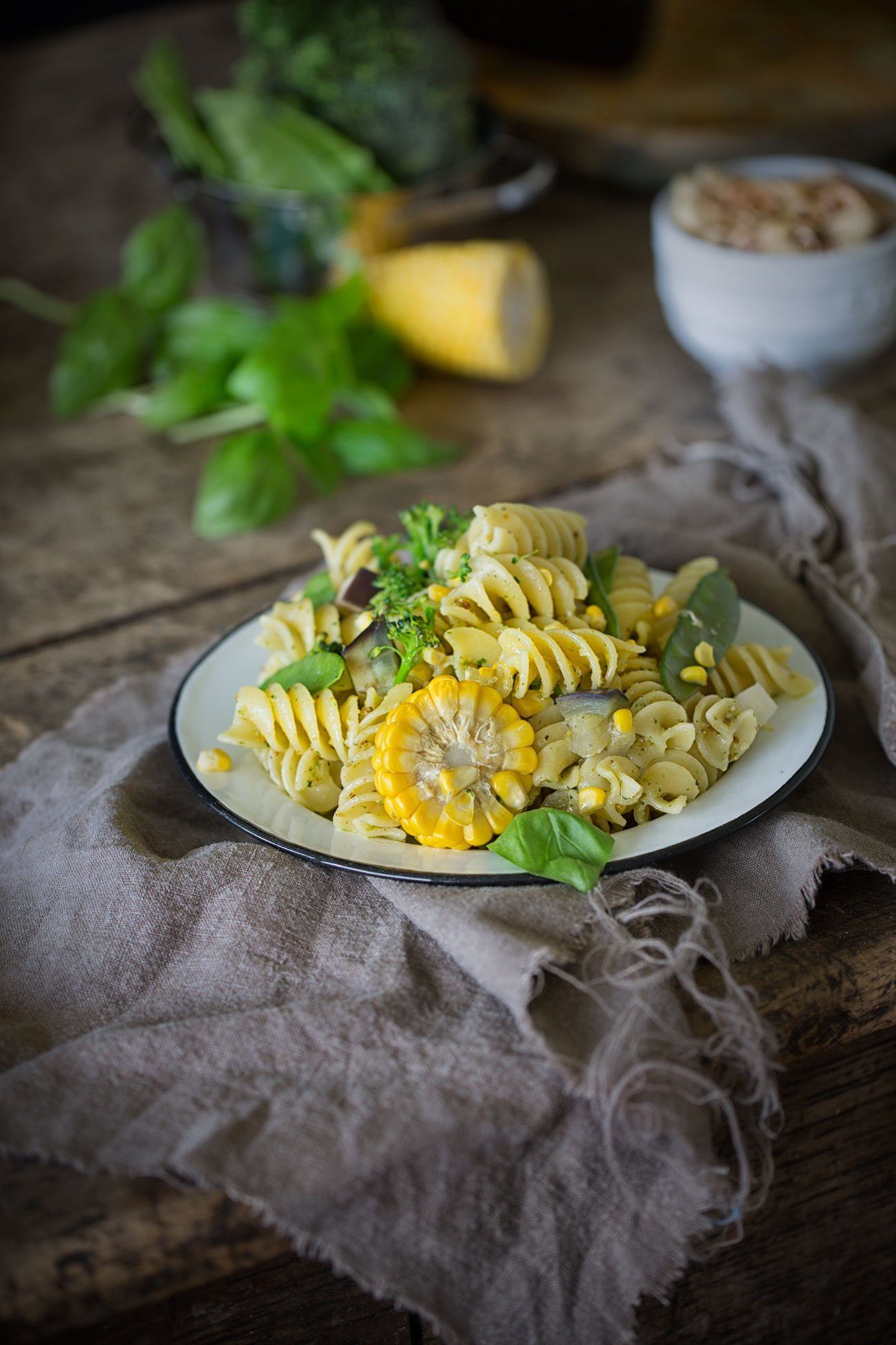 Pasta in Pistazien-Salbei Butter mit Gartengemüse – Edeka Selection ...