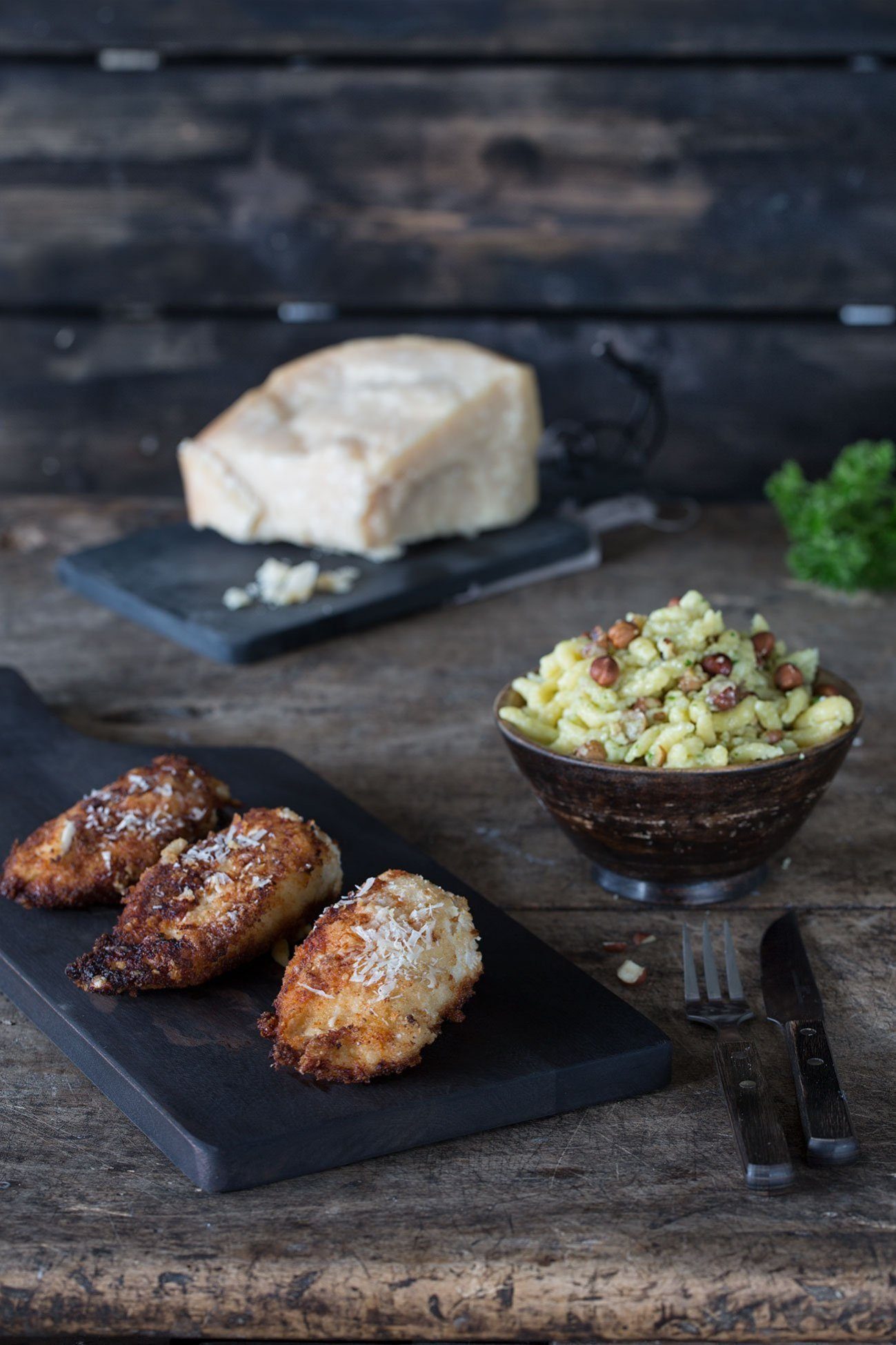 Parmesan-Hähnchen mit Parmesan-Haselnuss Spätzle - Patrick Rosenthal