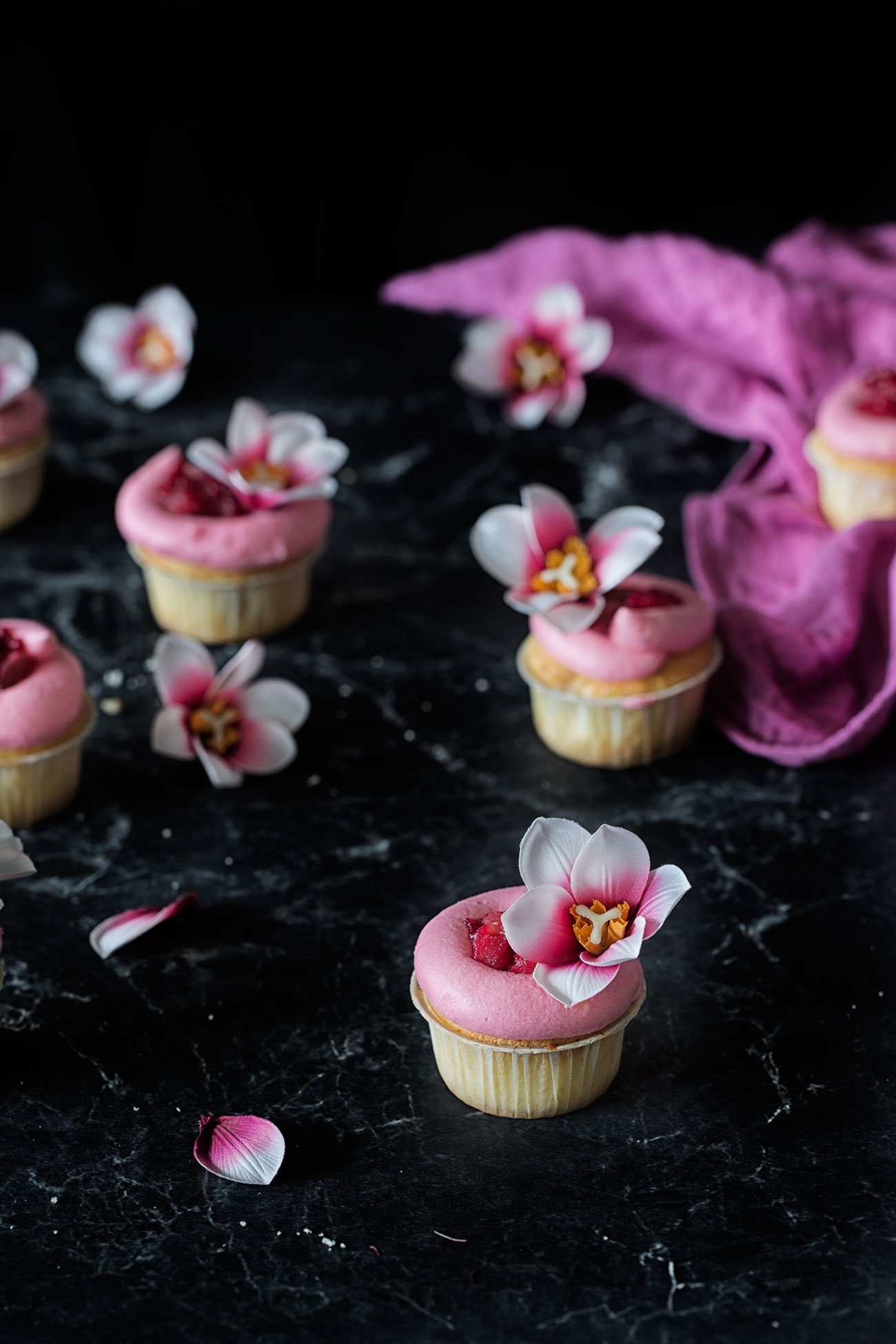 Saftige Rhabarber Cupcakes - Patrick Rosenthal