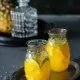 Ananas-Zitrus Limonade Erfrischung bitte! Eiskalt! Könnt ihr haben. Mit einer selbstgemachten Limonade ist der Sommer doch noch viel viel schöner.