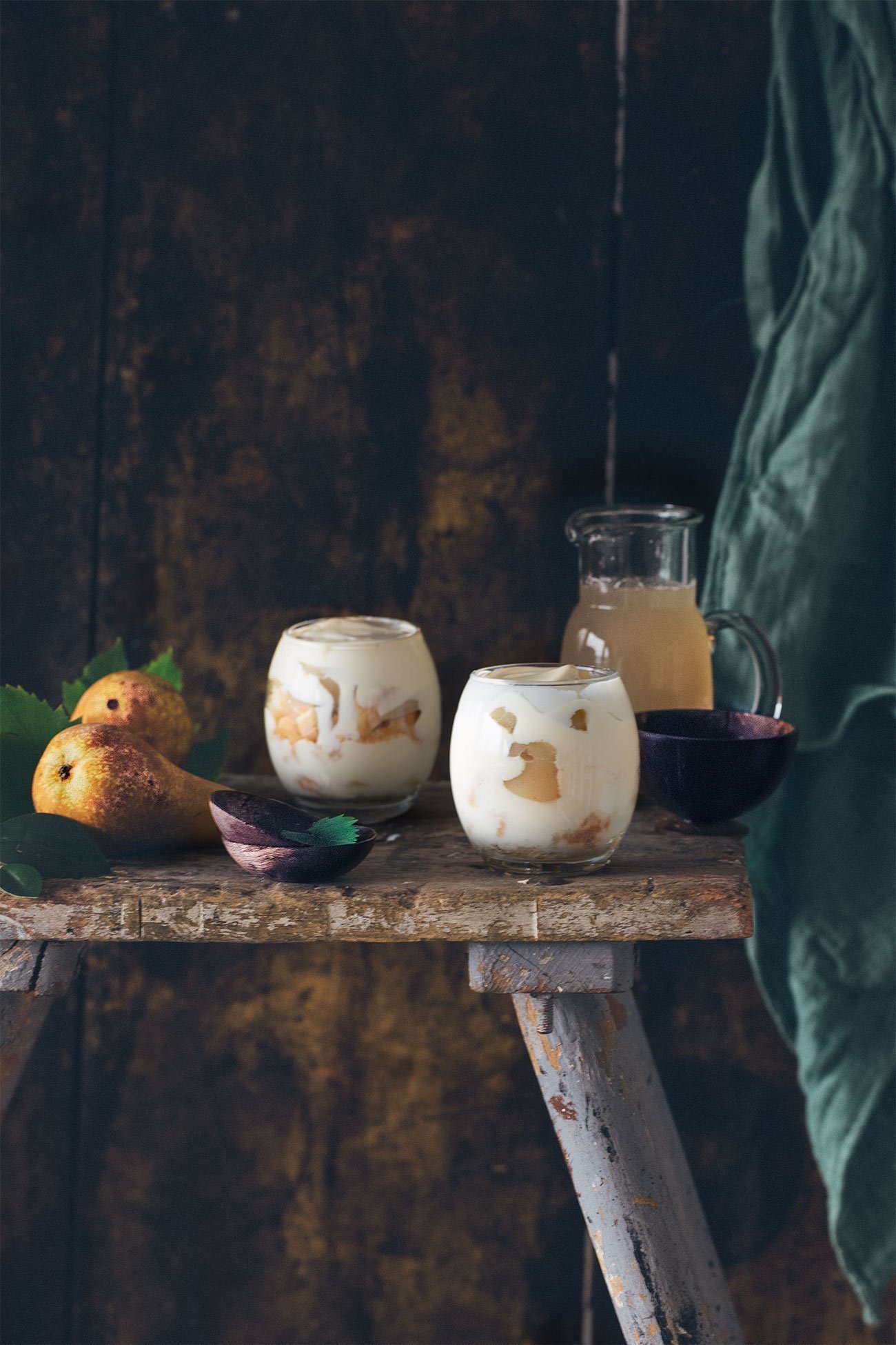 Birnen-Mascarpone Trifle Bei mir zieht langsam der Herbst ins Glas. Auch wenn ich gerade meinen Geburtstag für ein paar Tage in der Sonne genießen konnte, freue ich mich, nach einem langen Sommer auf einen goldenen Herbst. Und Birnen. Und auf das Birnen-Mascarpone Dessert. 