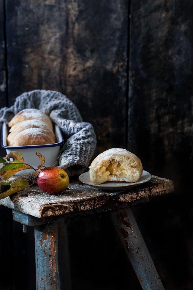 Brioche gefülltmit Äpfeln