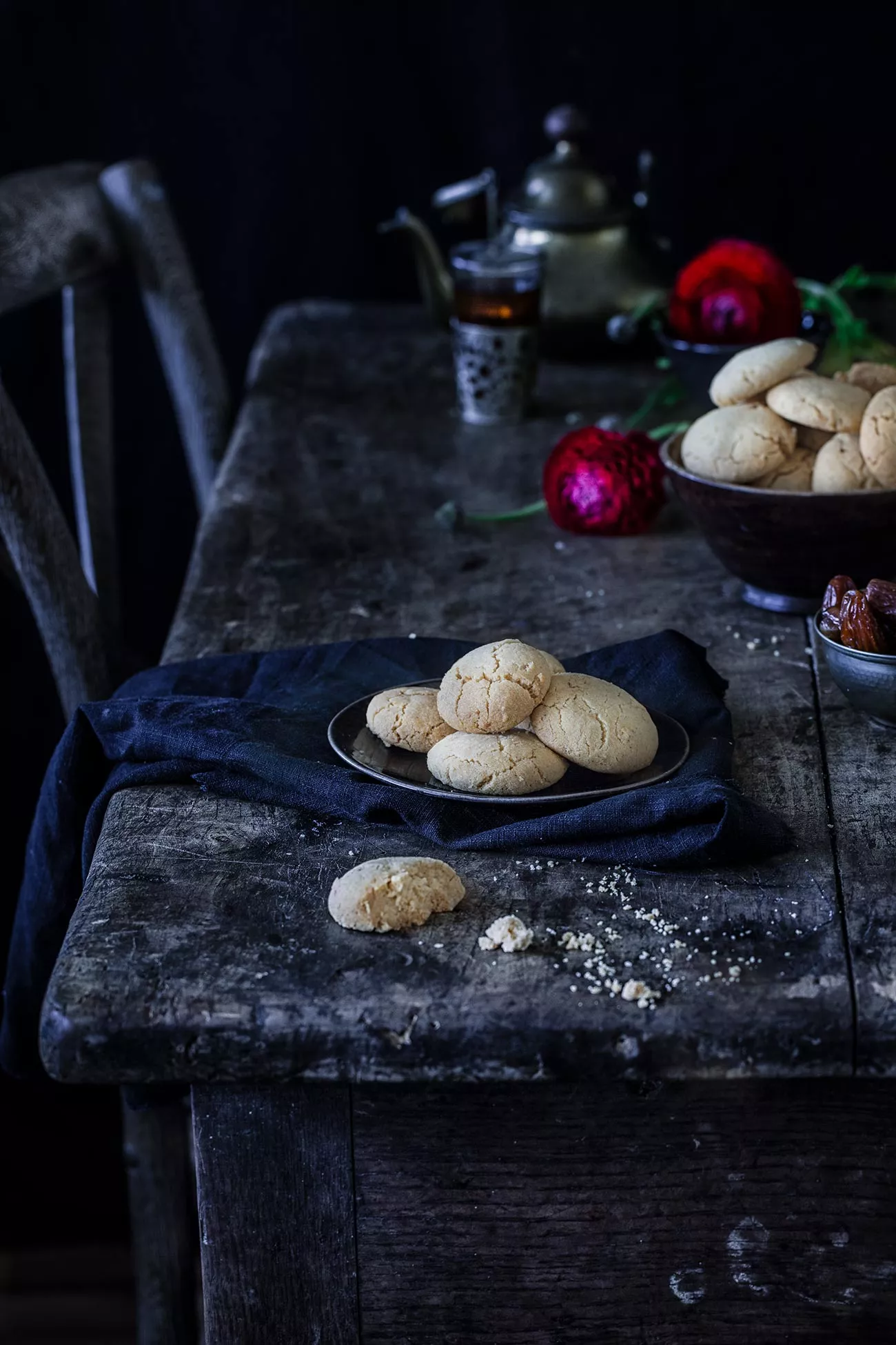 Ghriba-Mandelkekse mit Sesam Heute gibt es Kekse. Nicht nur irgendwelche Kekse, sondern ein Rezept aus meinem neuen Koch- und Backbuch „Marrakesch“. Dazu ein paar Insights zu meinem Buch. 