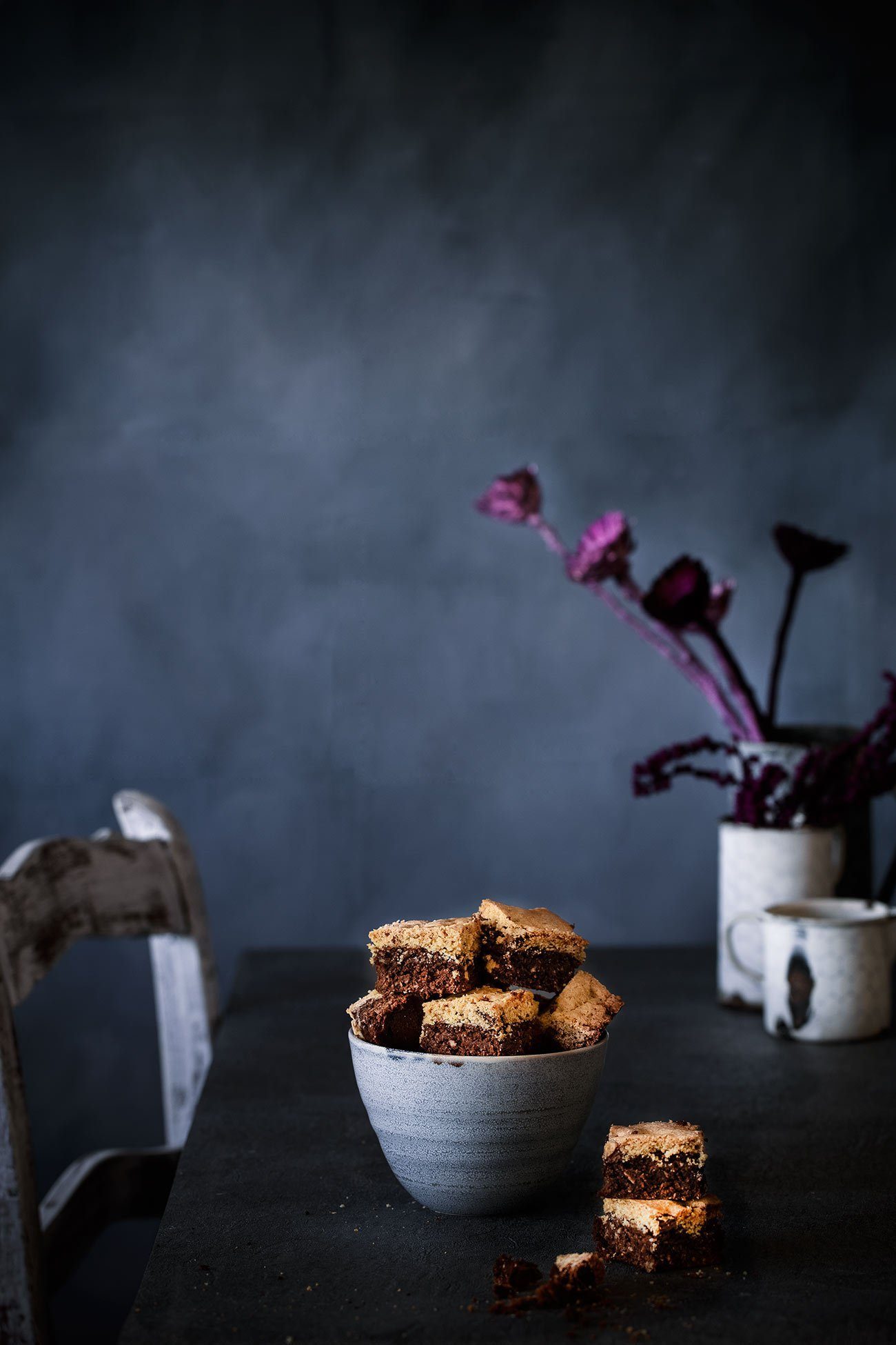 Wer Kekse und Brownies mag, kommt jetzt voll auf seine Kosten: Saftige Brownies mit einem knackigen Keks obendrauf. 