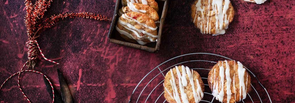 Früchtekuchen Kekse Ich habe mir dieses Jahr wirklich vorgenommen endlich mal richtig viele Kekse zu backen. Und da das Jahr in 73 Tagen schon wieder zu Ende ist, muss ich mich beeilen. Ich starte mit großen Keksen, die flott gemacht sind.