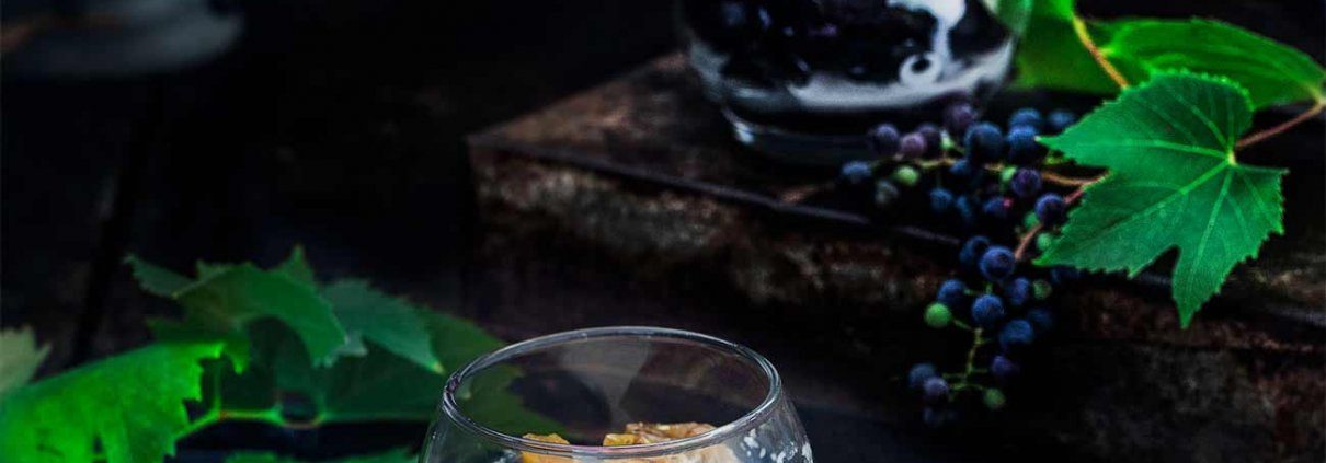 Trauben Dessert mit Traubensirup und karamellisierten Pistazien