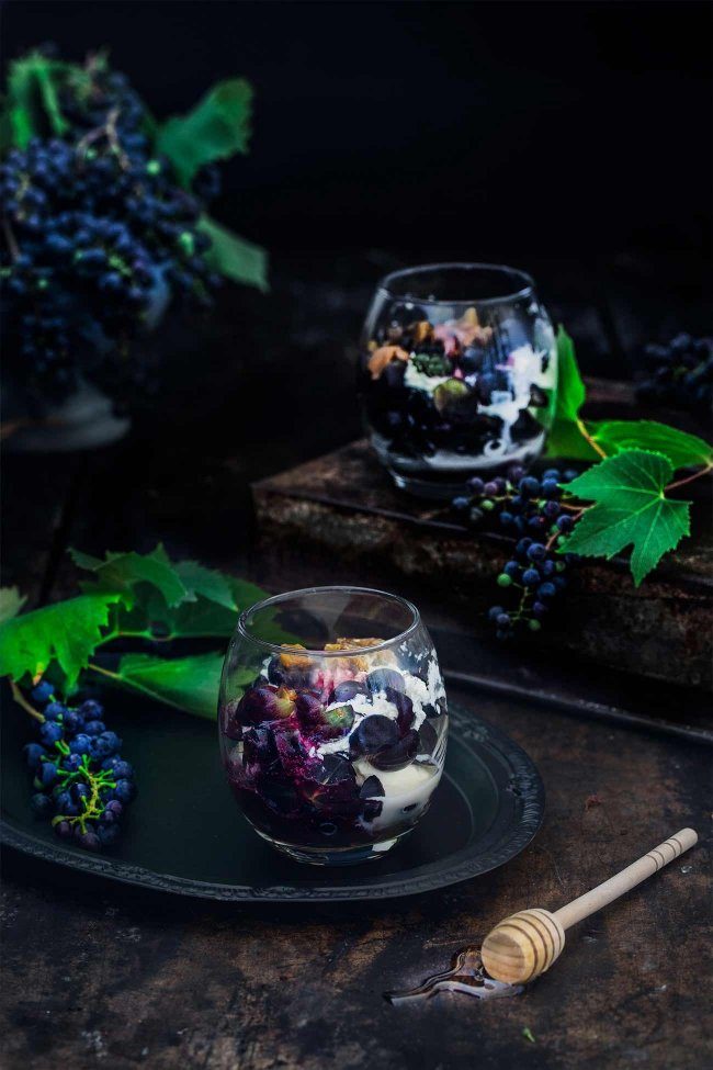 Trauben Dessert mit Traubensirup und karamellisierten Pistazien