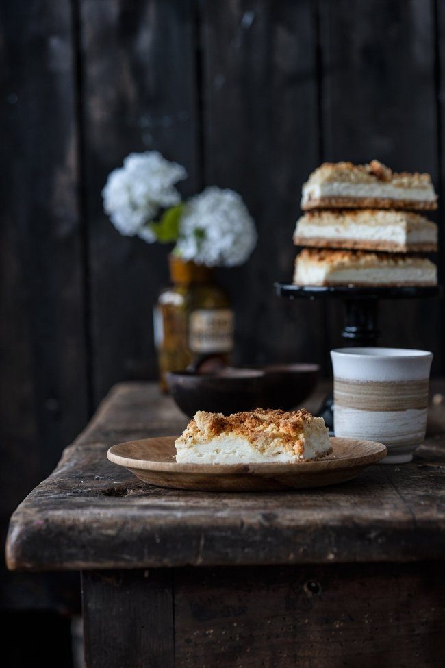 Das Wochenende wird mit einem großen Stück Käsekuchen eingeläutet. Fehlen dürfen auf gar keinen Fall die Portion Streusel obendrauf.