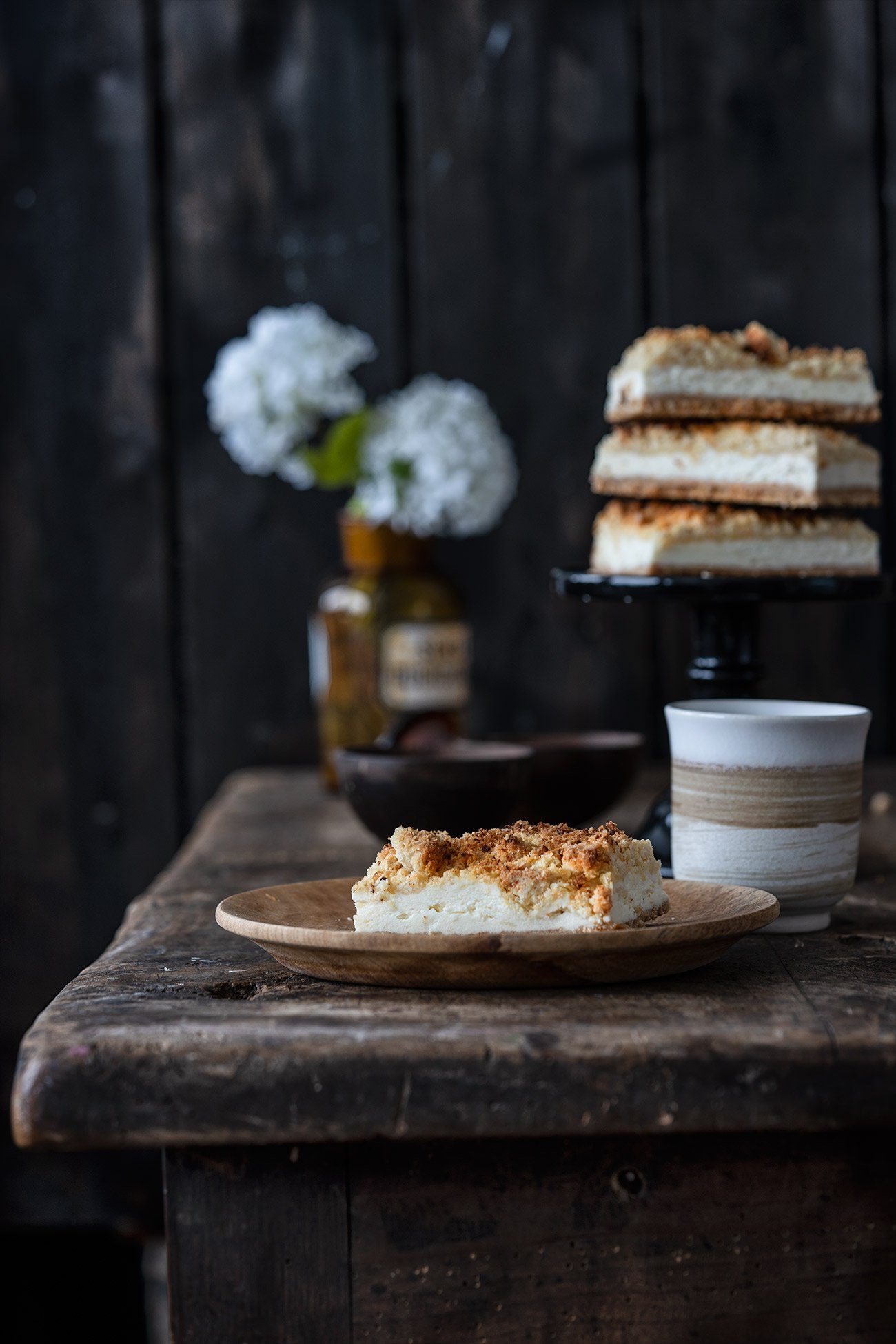 Das Wochenende wird mit einem großen Stück Käsekuchen eingeläutet. Fehlen dürfen auf gar keinen Fall die Portion Streusel obendrauf. 