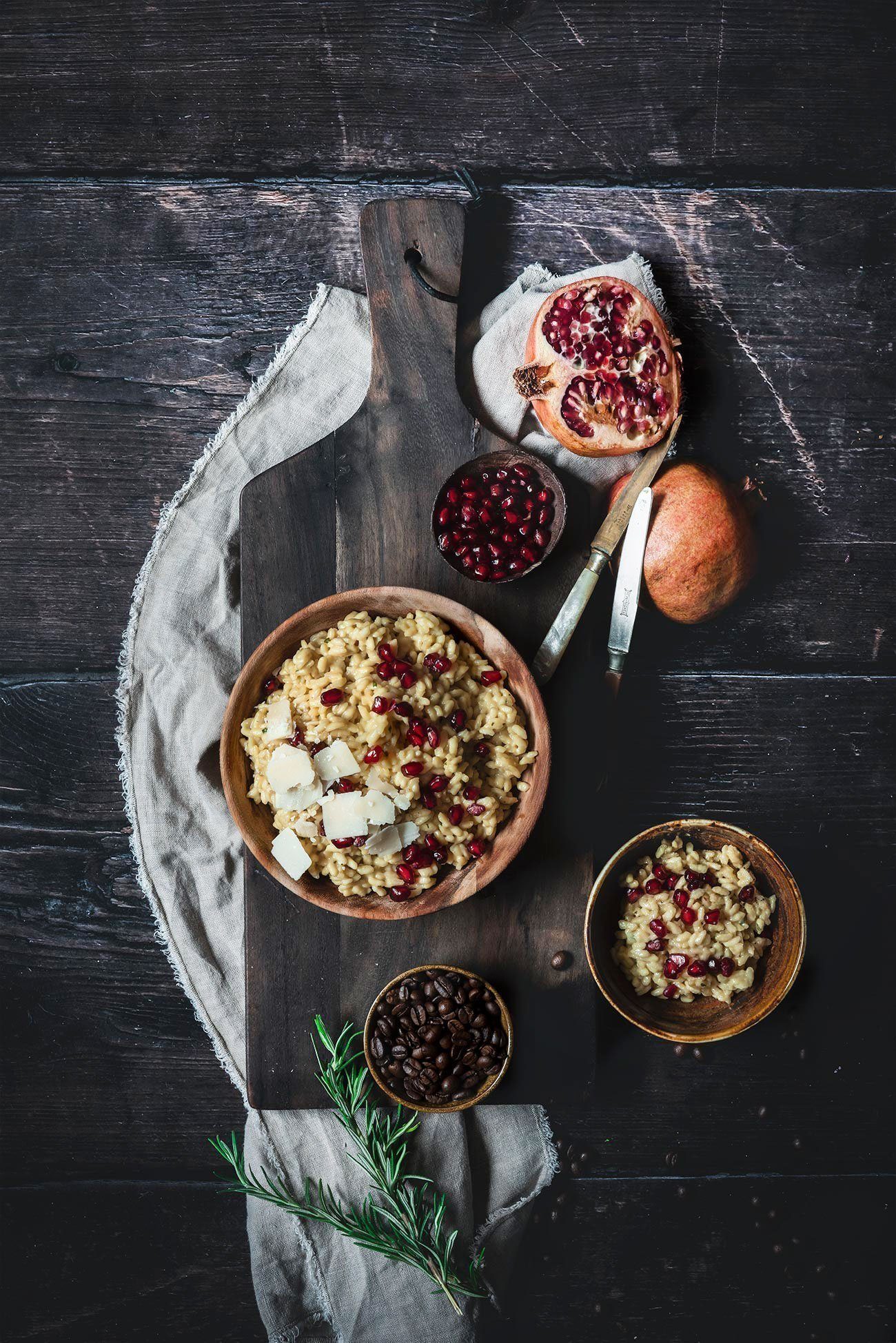 Ein schlonziges Kaffee-Risotto kam dabei heraus.  Diesmal bekommt das Hauptgericht eine würzige Note der Jacobs Barista Editions Espresso Bohnen. Die Bohnenmischung aus südamerikanischen und asiatischen Kaffee passen perfekt zu Risotto und Parmesan.  