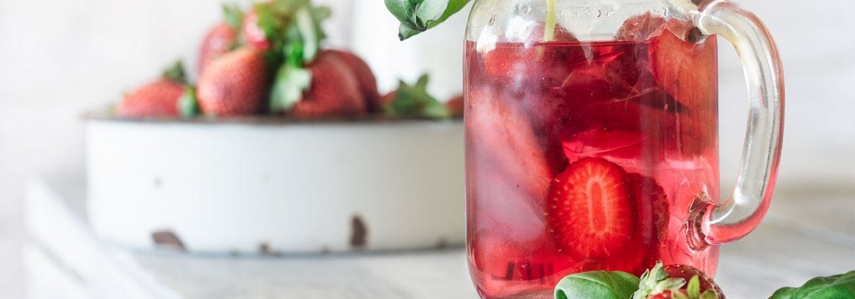 Weißer Tee sollte nicht in kochendes Wasser ziehen, da er dann wertvolle Vitamine verliert.