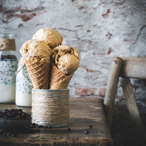 Eiscreme mit Schokolade, Karamellsoße und Salzbrezeln - Patrick Rosenthal