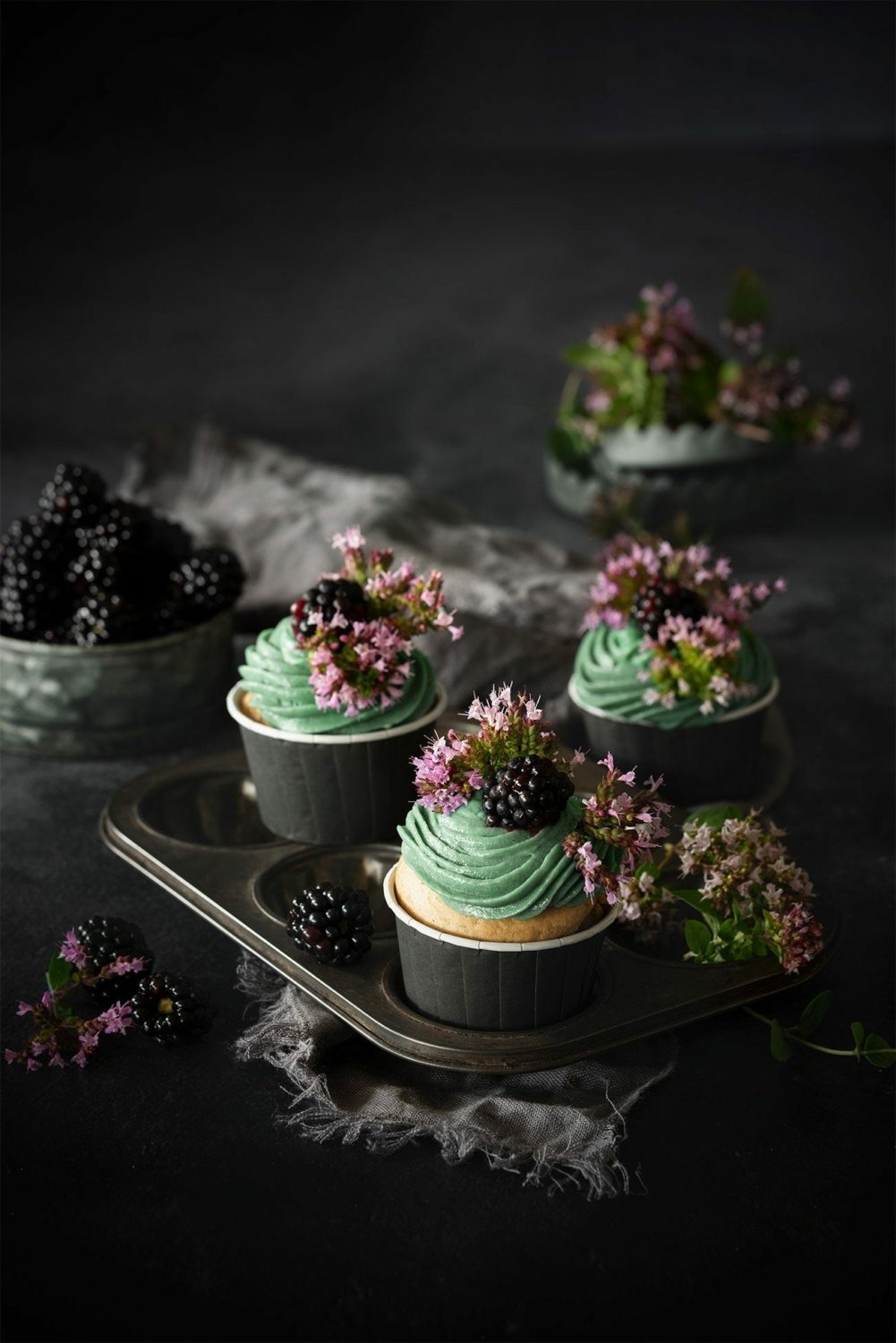 Vanille-Brombeer Cupcakes - Patrick Rosenthal