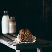 Süß, saftig und besonders lecker. Ja, das könnte die Beschreibung für ein Bananenbrot sein. Und dazu ein kräftiger Malzgeschmack. Besser könnte ein Bananenbrot nicht sein, oder?