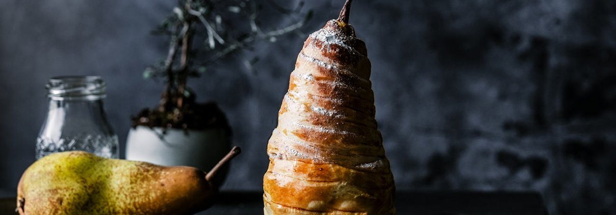 Da hab ich ganz schön gewickelt und eine Art Birnen-Bondage hingelegt. Letztendlich wurde die Birne aber auch wieder befreit und zum Vorschein kam eine leckere Walnussfüllung. Ein Dessert ganz nach meinem Geschmack.