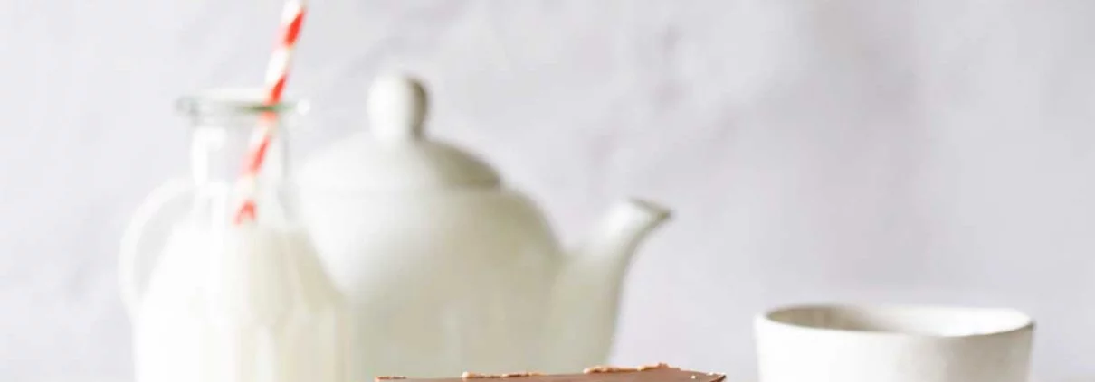 So kann die Woche starten. Mit fruchtig, frischen Erdbeer-Schnittchen. Wer die kleinen Yogurette Erdbeerriegel mag, kommt hier jetzt voll auf seine Kosten, denn der kleinen Riegel wird jetzt zum großen Schnittchen.