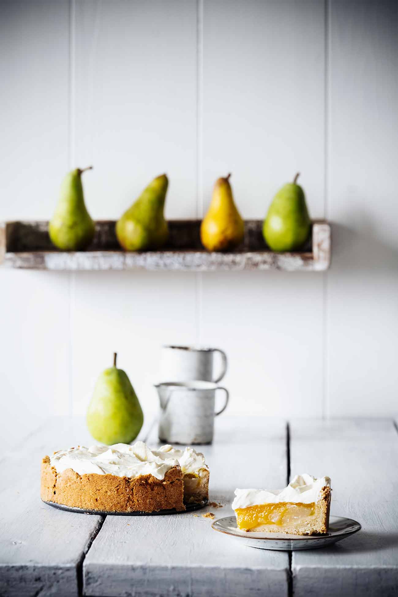 Ich will jetzt ganz ehrlich sein: den Kuchen hab ich mir fast alleine gegönnt. Zu meiner Entschuldigung sei zu sagen, dass ich nur die Mini-Version in 20 cm gebacken habe. Und mal ehrlich? Was sind schon 20 cm Kuchen? Bei Kuchen kommt es eben auf die Größe an. Hier gilt: Je größer desto besser.