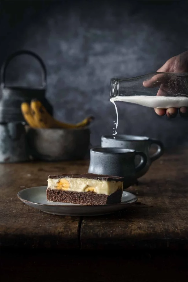 Ihr wisst ja, dass ich ab und zu eine Geschmackspause brauche. Diesmal war es die Apfel-und Birnenpause, da ich gefühlt Hunderte von Apfel-und Birnenkuchen verspeist habe. Also musste was anderes her: einen Klassiker, den ich noch aus Kindheitstagen kenne und etwas aufgepimpt habe.