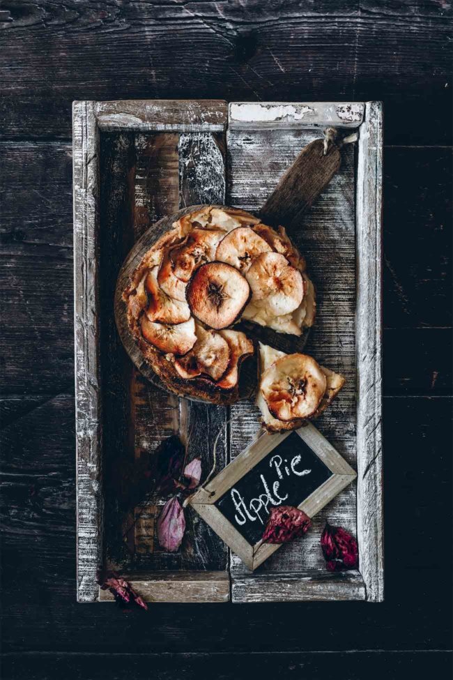 Da ist er wieder: der Apfelkuchen! Der ist in dieser Jahreszeit nun wirklich nicht wegzudenken. Diesmal mit Apfel pur, mehr Apfel geht nicht.