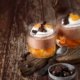 Ich habe ja schon oft eine Schokoladen-Mousse gemacht, aber diese hier ist so lecker, dass ich euch das Rezept unbedingt schnell aufschreiben musste. Und die fast schwebenden Mandarinen in Mandarinensaft lassen die Mousse so richtig leuchten.