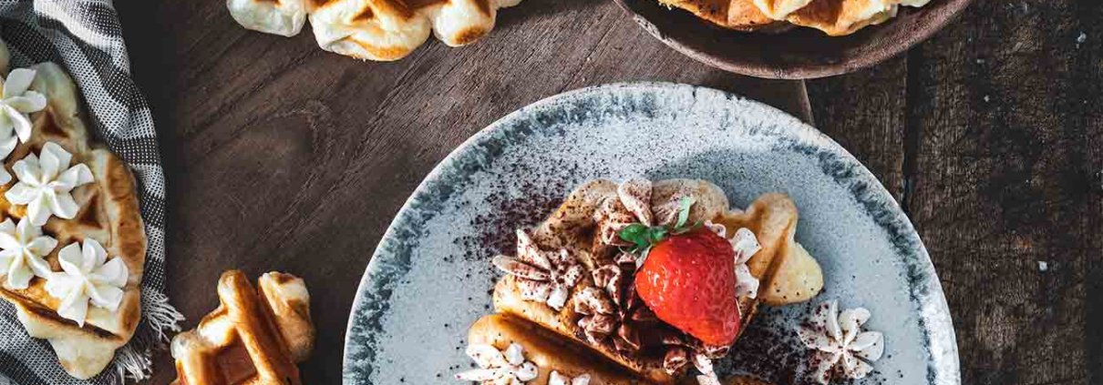 Ich musste es einfach mal probieren und unbedingt den „Croffle“, also die Kombination aus Croissant und Waffel, ausprobieren. Und siehe da: Mit einem Topping hat man im Handumdrehen eine echte Leckerei zubereitet.