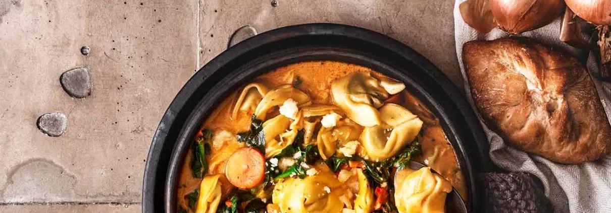 Warm, cremig und ziemlich krass. Das beschreibt diese Suppe am besten. Ich bin ja nicht so der Suppentyp, aber bei der Suppe hier werde ich echt schwach…