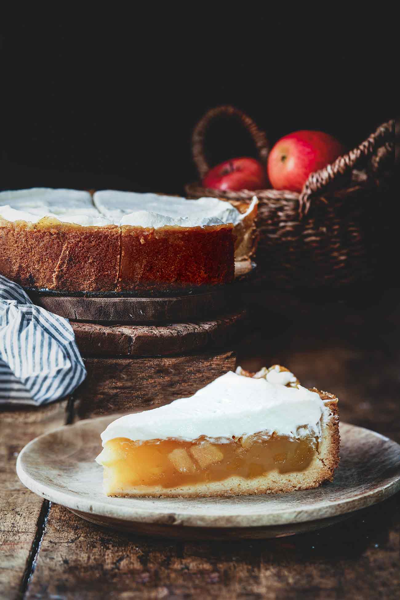 TIPP: Es gibt so viele tolle Kombinationen, die sich alle lohnen ausprobiert zu werden. Anstelle des Apfelsaftes nehme ich auch gerne eine Kombination aus Apfelsaft und Weißwein. Als Topping auch gerne mal Schmand mit Sahne. Darauf etwas Zimt, Eierlikör oder Schokoladenraspeln. 