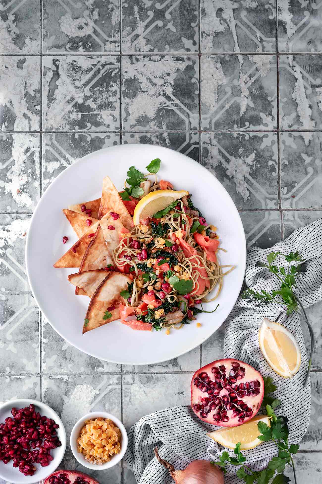 Ich weiß gar nicht wo ich anfangen soll…als allerstes (bevor ich zu diesem äußerst leckeren Rezept komme) möchte ich euch ein Gewinnspiel von Fish Tales und Alaska Seafood ans Herz legen.  Fish Tales & Alaska Seafood haben den ersten europaweiten Wild Alaska Seafood Monat ins Leben gerufen, um Alaskas Vielfalt an nachhaltigen und leckeren Fischprodukten zu feiern. Fisch aus Alaska wird immer wild gefangen und ist MSC-zertifiziert. Das bedeutet, dass Ökosysteme erhalten bleiben und Fischbestände einer gesunden Größe entsprechen. Um diesen besonderen Monat zu feiern, wird ein Trip nach Amsterdam für 2 inkl. Kochkurs verlost