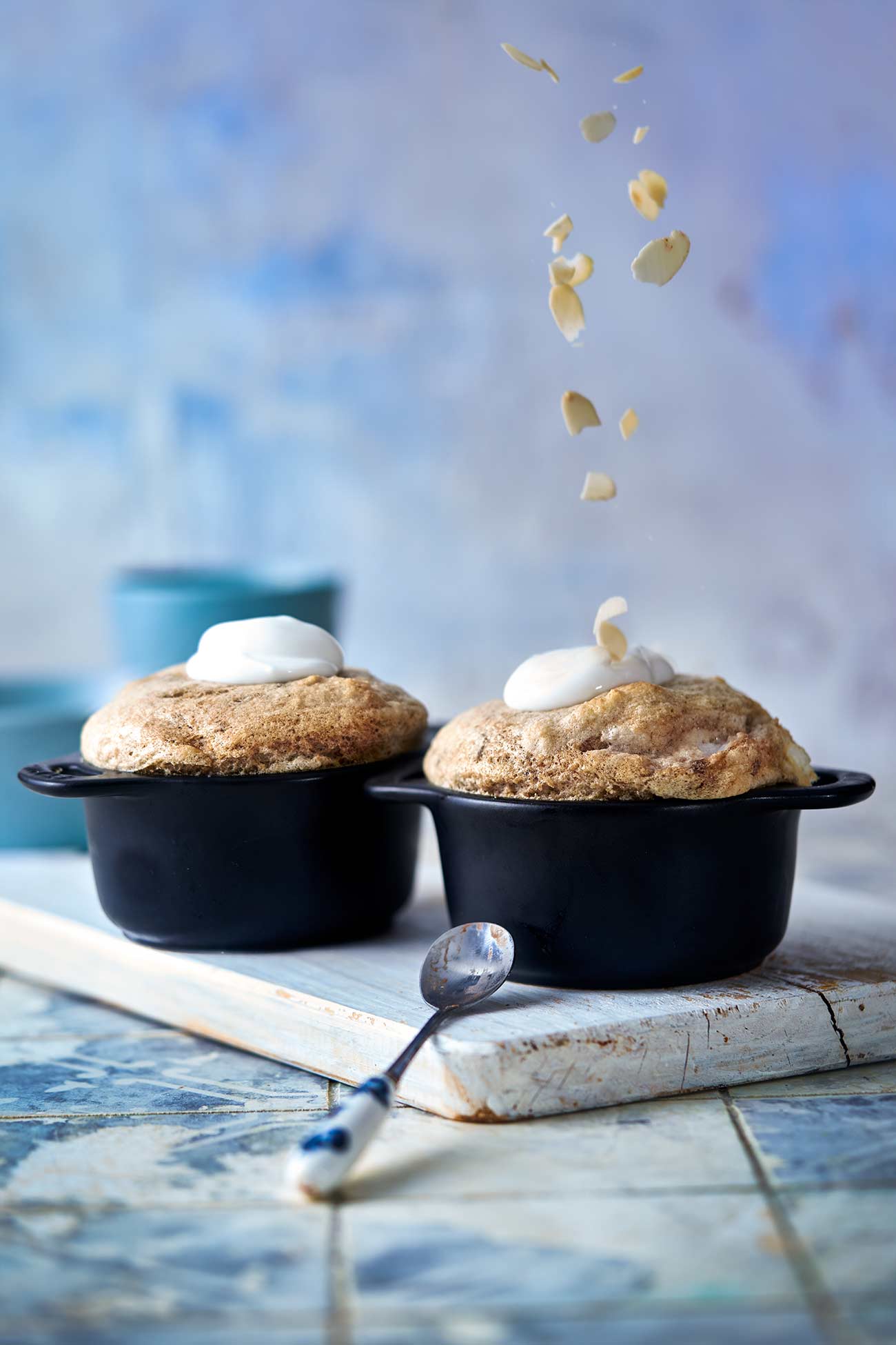 Ich kann auch mal ohne industriellen Zucker. Und so ein fluffiges Bananen- Soufflé ist schon echt richtig lecker, auch wenn das Fotografieren eine Qual ist, denn man sieht sekündlich das Soufflé zusammenfallen. 