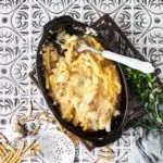 Ich finde, dass Mac and Cheese eigentlich als Fotomodell nicht so passend sind, aber ich mache hier mal eine Ausnahme, da ich euch das Rezept nicht vorenthalten will. Das schmeckt einfach zu lecker.