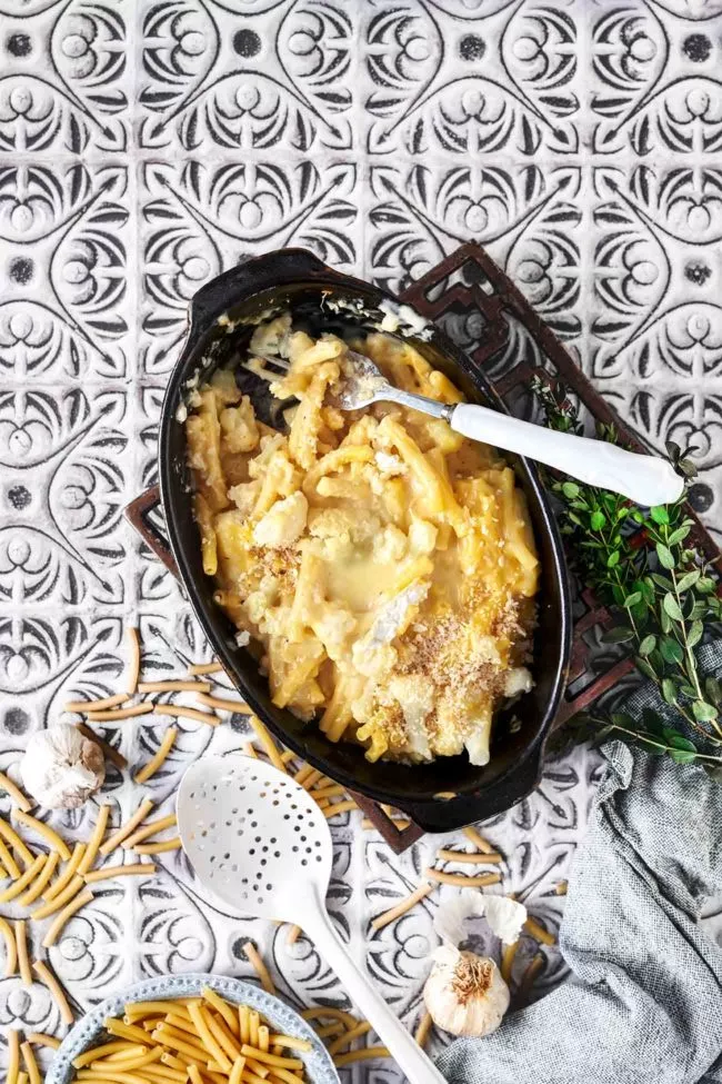 Ich finde, dass Mac and Cheese eigentlich als Fotomodell nicht so passend sind, aber ich mache hier mal eine Ausnahme, da ich euch das Rezept nicht vorenthalten will. Das schmeckt einfach zu lecker.