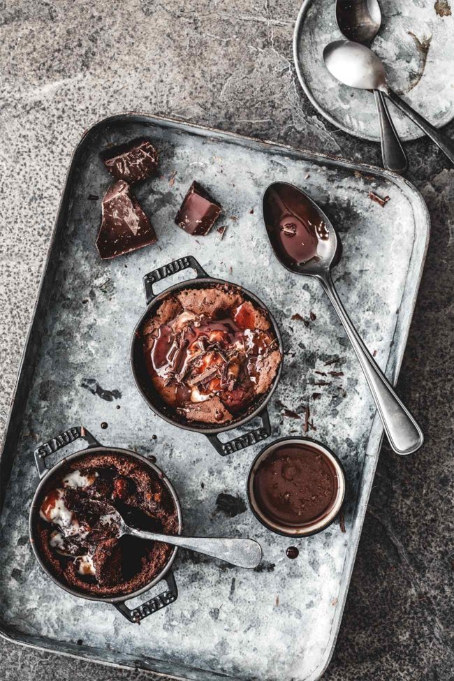 Halbgebackener warmer Nutella Pudding mit Schokoladen-Karamell ...