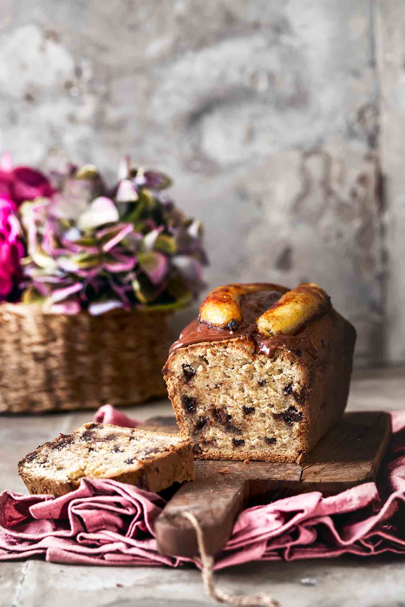 Bananen-Schokoladen Kuchen mit karamellisierten Bananen und Nuss-Nougat ...