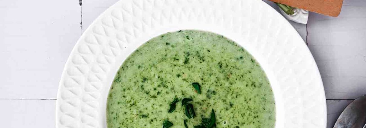 Solltet ihr bei der Ostereiersuche etwas Bärlauch finden, habe ich das Rezept für eine cremige Suppe für euch. In 20 Minuten fertig. Ein Tellerchen voller Vitamin C, Magnesium und Eisen.