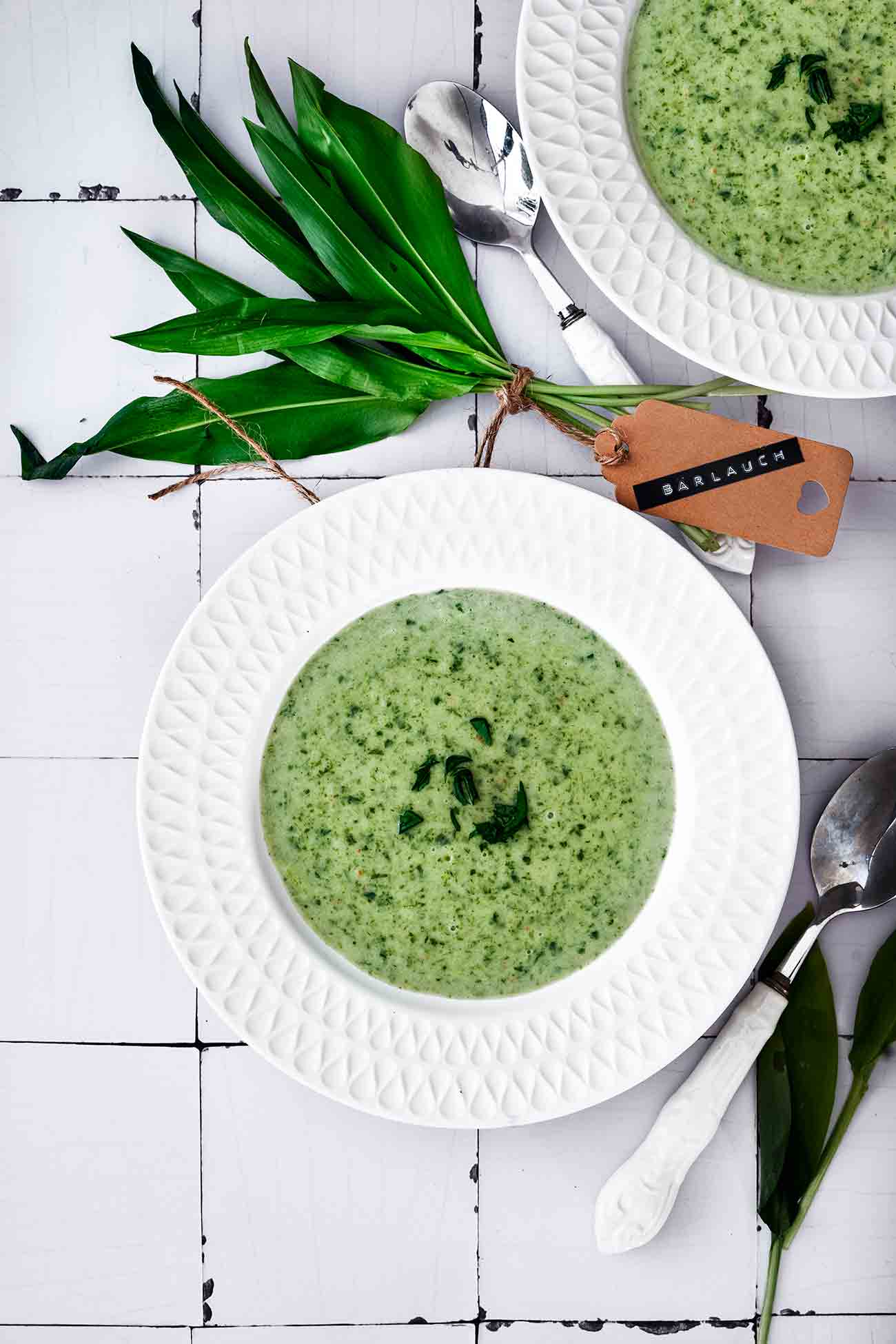 Solltet ihr bei der Ostereiersuche etwas Bärlauch finden, habe ich das Rezept für eine cremige Suppe für euch. In 20 Minuten fertig. Ein Tellerchen voller Vitamin C, Magnesium und Eisen. 