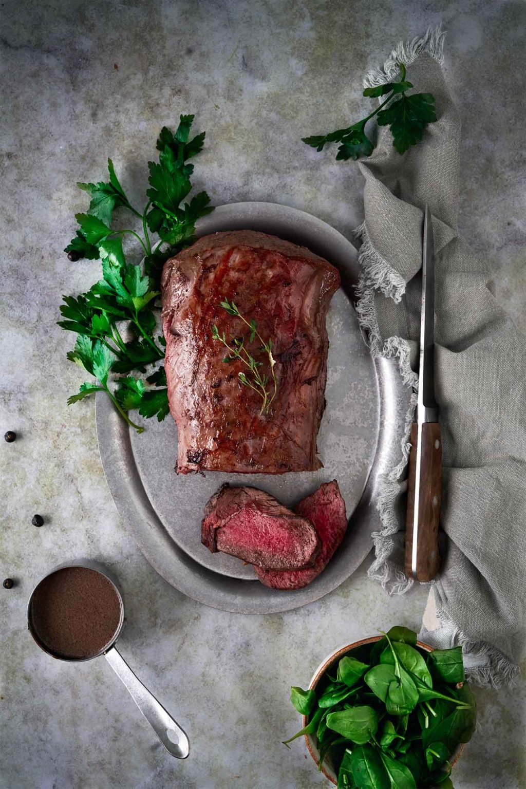 Hirschfilet mit Kirschstreuseln, Selleriepüree und Baby-Spinat ...