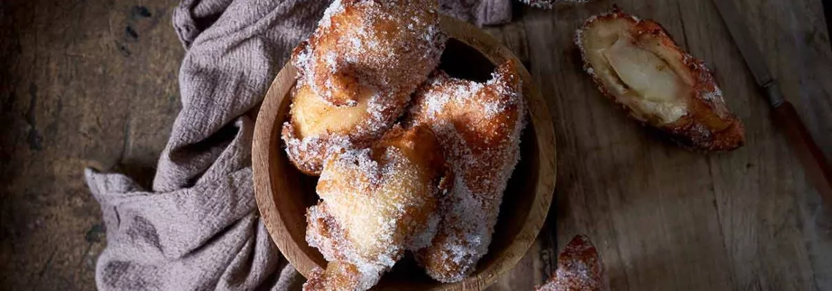 Frittierte Birnen im Ricotta-Teigmantel Fried pears in ricotta batter Frittiertes? Ich lieb es einfach. Die frittierten Birnen im Ricotta-Teigmantel haben es mir echt angetan. Am liebsten mag ich sie, wenn sie noch lauwarm sind.