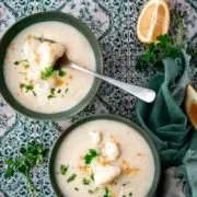 Suppen machen mir immer mehr Spaß. Besonders bei dem Schneetreiben da draußen, ist ein heißes Tellerchen Suppe echt was Feines. Cremig und sahnig… löffelweise einfach lecker.