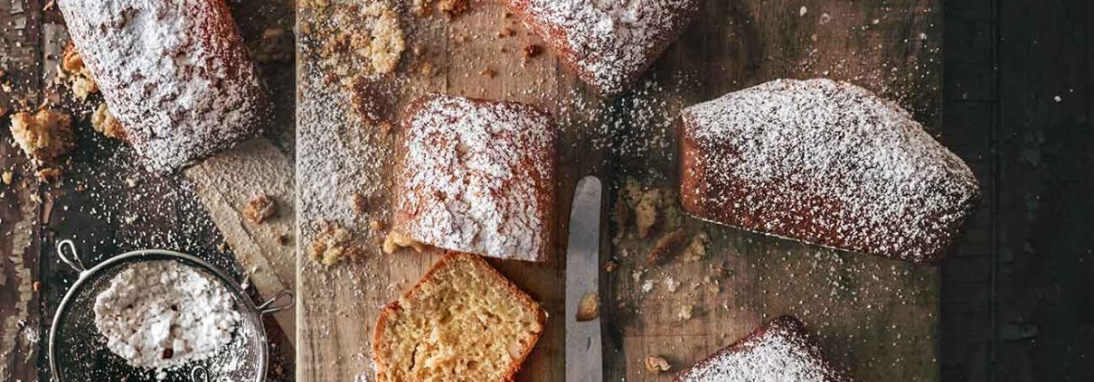 Einfache Rührkuchen? Nein, denn diese kleinen Kuchen schmecken nach mehr. Grund dafür ist die große Portion Cashewkerne mit ihren nussig-buttrigen Aroma.