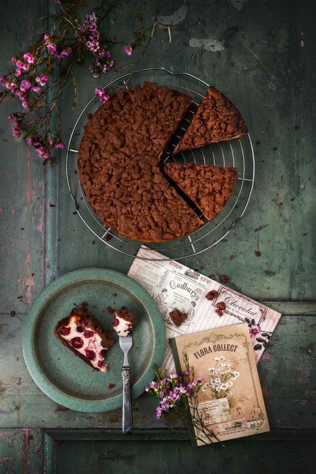 Eigentlich wollte ich das Rezept für den Eierlikörkuchen erst am Ende der Woche posten, aber ich konnte einfach nicht anders und habe mich direkt dran gemacht, das Rezept aufzuschreiben. Weil? Weil der Kuchen einfach gigantisch lecker geschmeckt hat. DIESEN Kuchen MÜSST ihr probieren. Ich meine es nur gut….