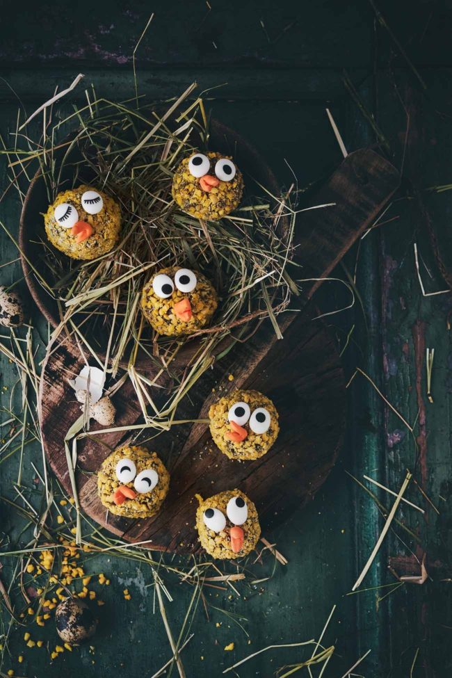 Huch, da ist aber einer im Osterfieber. Aber die kleinen Küken sind ja auch niedlich und so ein Eierlikörtrüffel echt lecker.