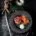 Ein foto eines tellers mit Wildlachs und Rote Bete Rösti