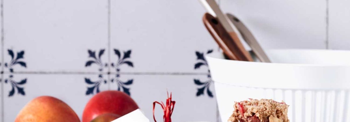 Wie klingt das? Weiche Apfelkekse aus nur 5 Zutaten, frei von Industriezucker und trotzdem süß und erfrischend spritzig… Der Hauptgeschmack kommt von den knackigen JAZZ™Äpfeln, die auch nach dem Backen noch schön knackig bleiben. Diese Kekse schreien einfach danach, deinem Kind die Pause in der Schule zu versüßen. Einfach die besten Kekse für die Brotbox. Perfekter kann ein Schulstart nicht sein, oder? Die Vorbereitung der Kekse ist kinderleicht und du kannst die Kekse bis zu 3 Tage im Kühlschrank aufbewahren, ohne das sie an Geschmack und Konsistenz verlieren. Das macht sie perfekt für die Vorbereitung am Wochenende, um sie dann als Snack in die Schul-Lunchboxen zu packen. Wenn du möchtest, kannst du sie sogar einfrieren und bei Bedarf auftauen.