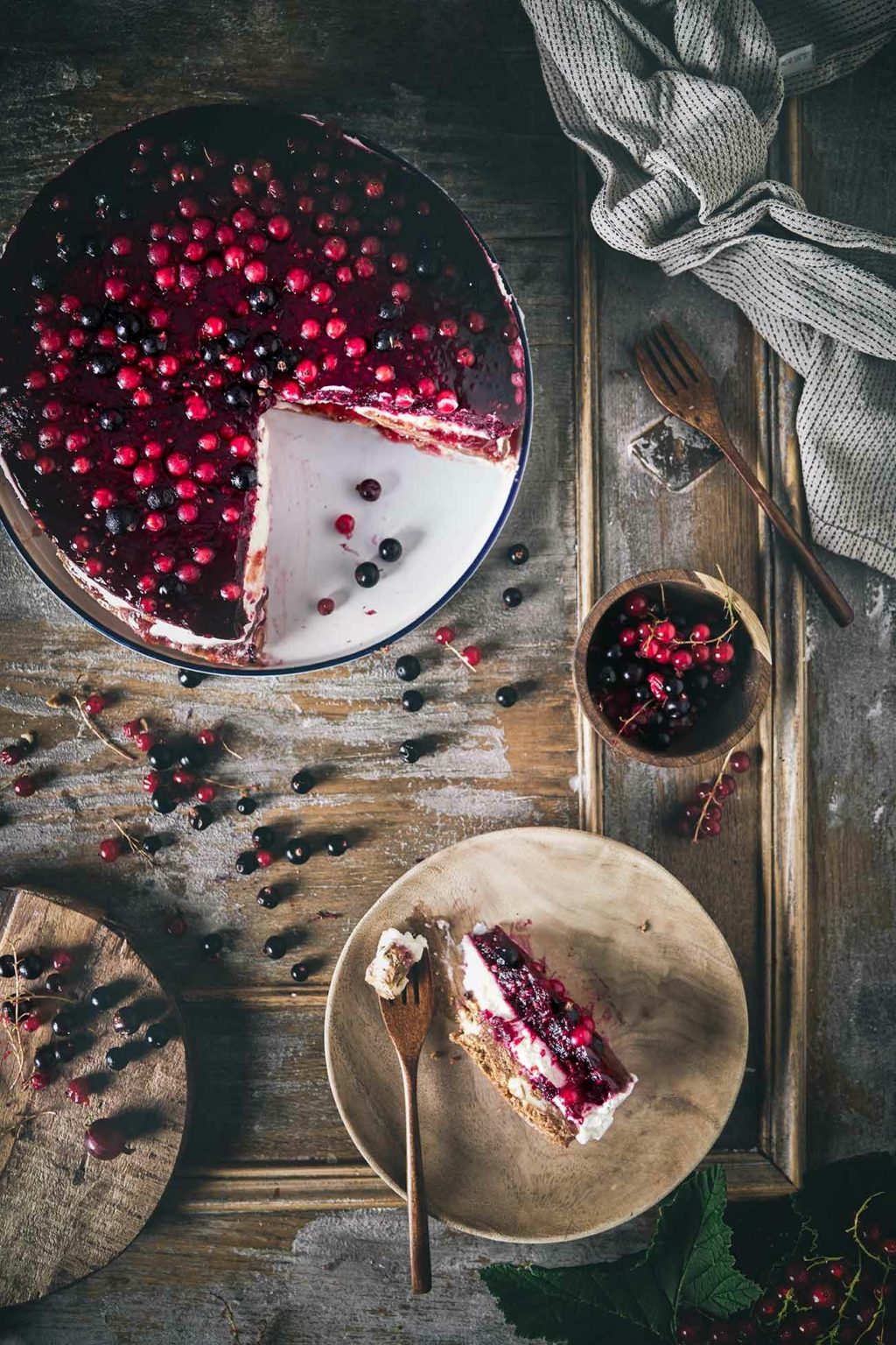 Schneller Beerenkuchen mit Nussboden ohne Backen - Patrick Rosenthal