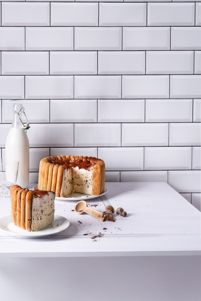 Wer von uns erinnert sich nicht an das unschlagbare Gefühl, als Kind eine Kugel Stracciatella-Eis zu schlecken? Denkt an schmelzende Schokoladenstückchen in cremigem Eis - nur noch besser und in Tortenform!