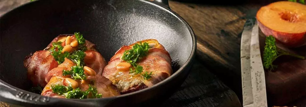 Gratinierte Pfirsiche mit krossem Speck und Blauschimmelkäse - Patrick ...