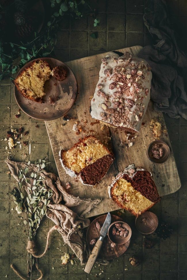 Kastenkuchen mit gebrannten Mandeln