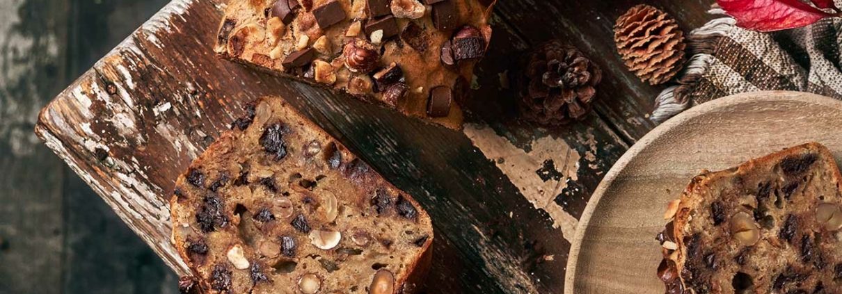 Bananenbrot mit Schokolade und Haselnüssen